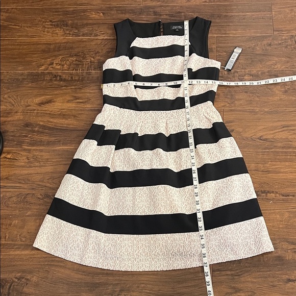 NWT Tahari Black and Cream Striped Lace Dress, Sz 6 - Picture 11 of 13